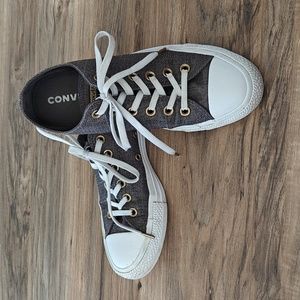 EUC Textured Converse
